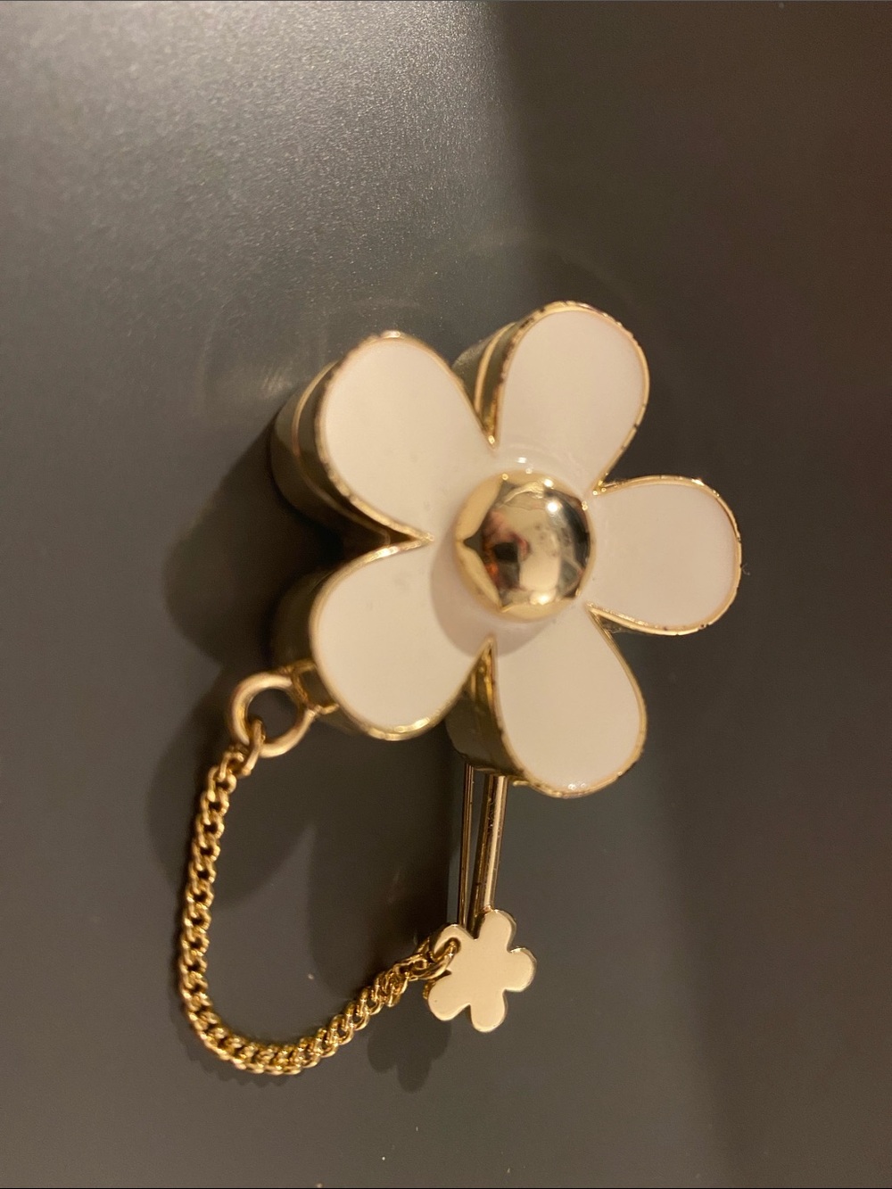Marc Jacob Daisy solid perfume brooch - White Enamel & Gold Flower